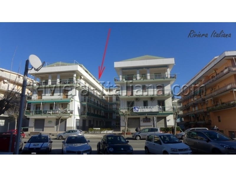 Large apartment for sale on the main street in Scalea
