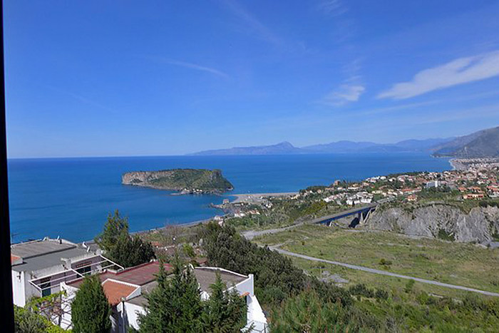 Very affordable apartment in Calabria with panoramic views